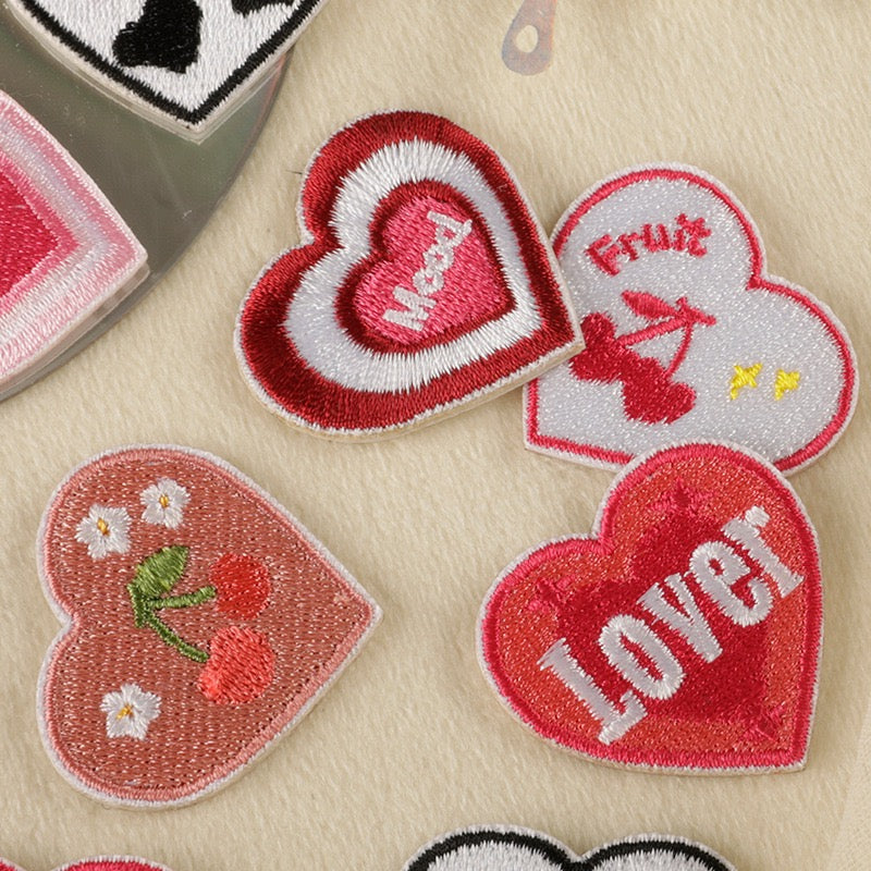 Herz XS Stickerei Selbstklebend Patch Sticker Motivwahl 4er 8er 16er Set DIY Handyhülle