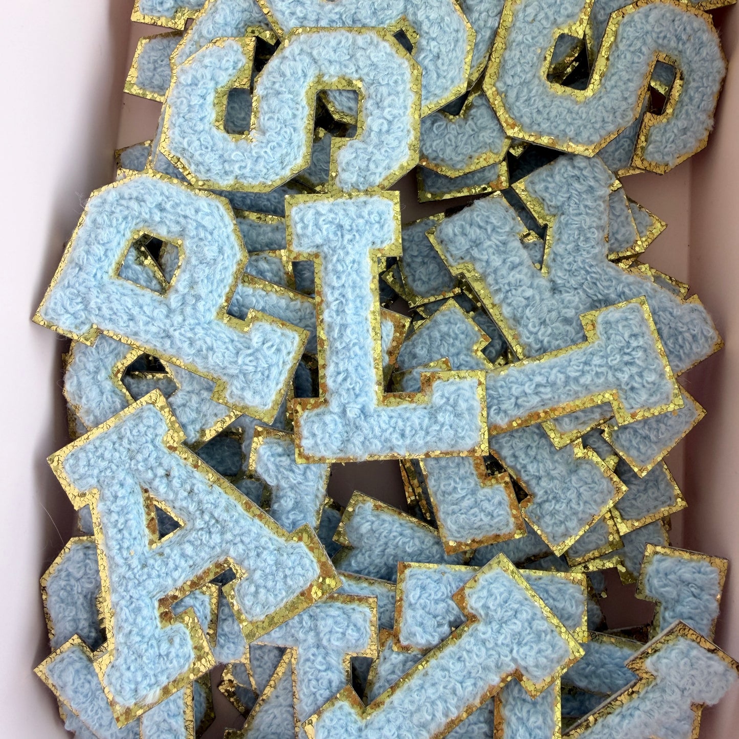 Hellblau A-Z Chenille Buchstaben Sticker Aufkleber Aufnäher für Handyhülle Kleidung Taschen DIY
