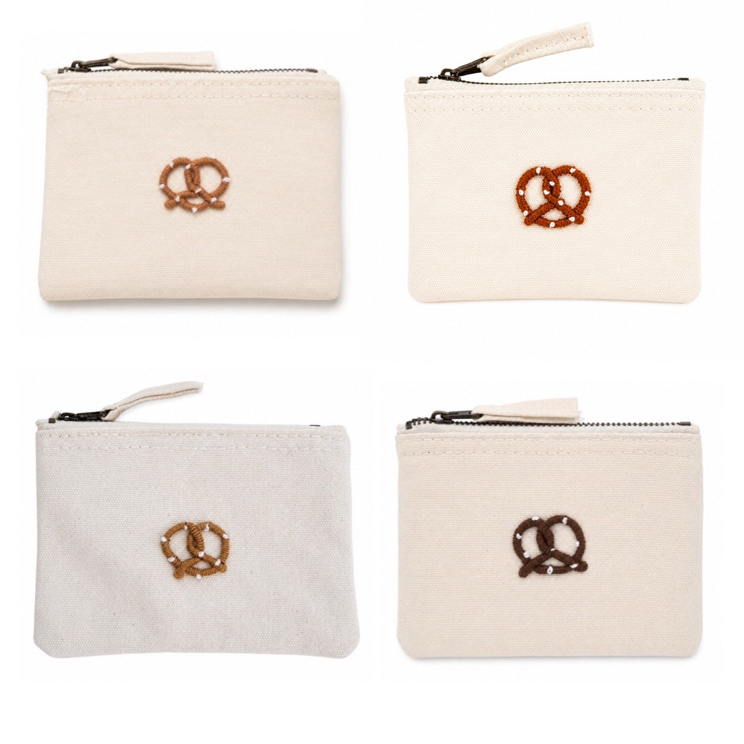 beige Handbestickte Geldbörse mit Brezel – Baumwolle Münztasche Geldbeutel