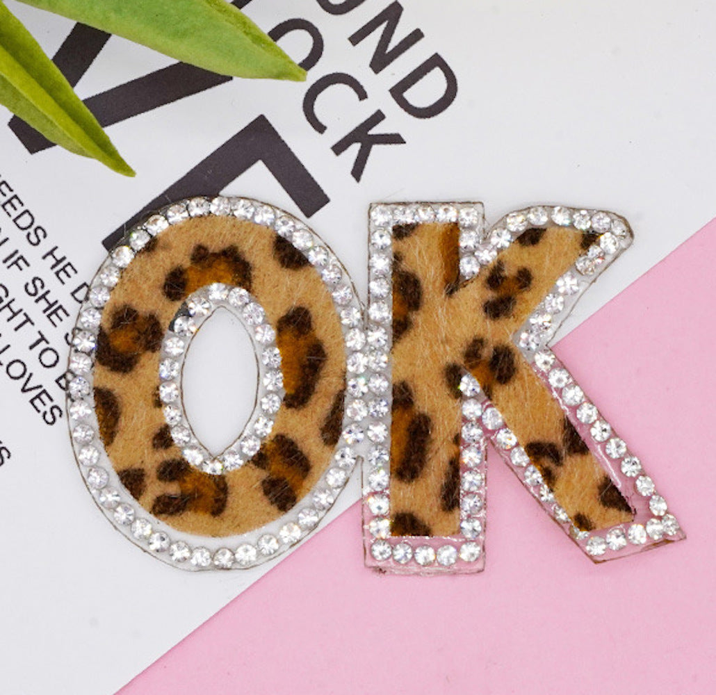 JoyMotion Patch „OK“ Strass zum Aufbügeln – Bügelbild Schriftzug DIY Deko