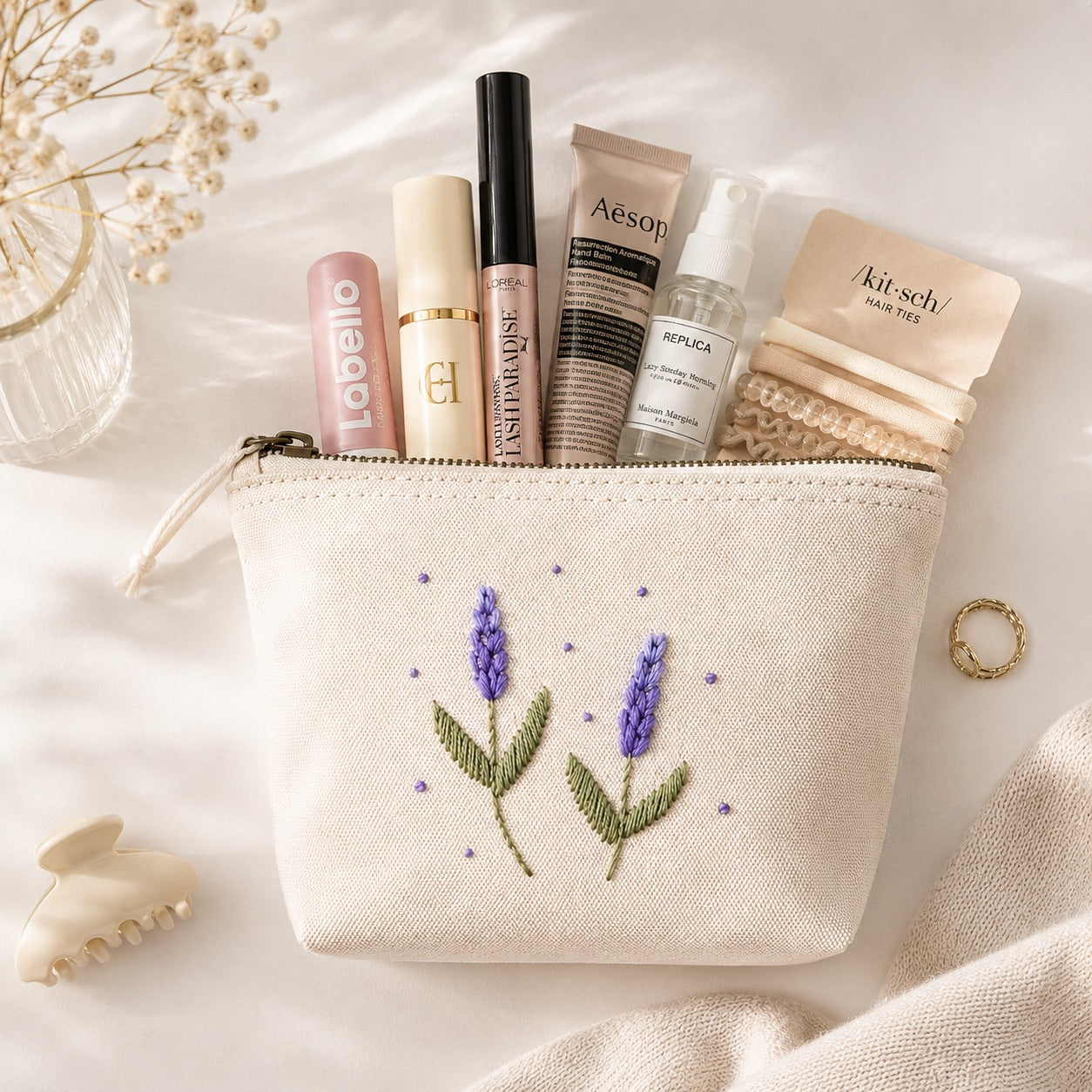 Handbestickte Canvas Kosmetiktasche Damen – Lavendel & Hummel Stickerei – Hochwertige Schminktasche aus Baumwolle mit Reißverschluss – Kulturbeutel Reise Organizer – Handmade Geschenk für Frauen